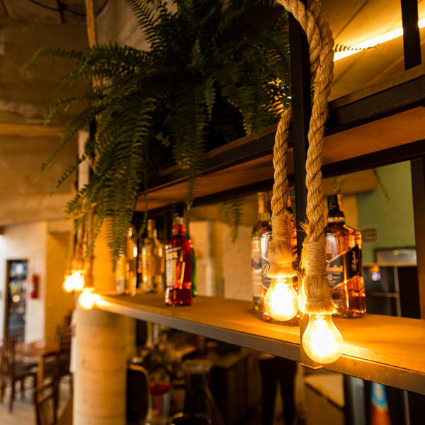 O projeto foi pensado para oferecer uma experiência completa para todas as idades, com 8 quadras de areia, academia, espaço kids e um restaurante que complementa a atmosfera descontraída do local. A proposta era criar um ambiente que transportasse os visitantes para a energia da praia, sem sair de Sorocaba. Com uma estrutura moderna e convidativa.