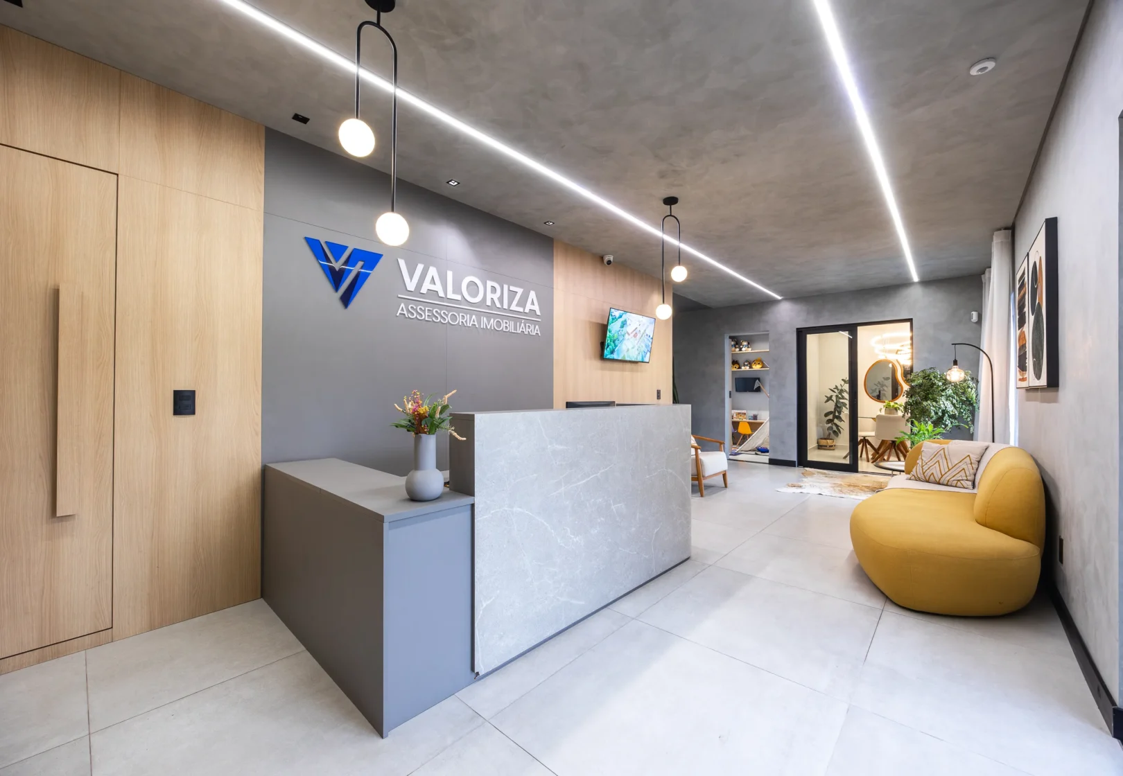 Uma imobiliária com a atmosfera de uma casa.